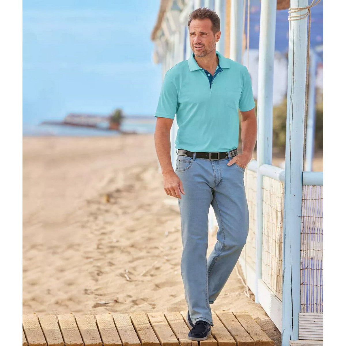 Blue - Close up - Atlas For Men Mens Stretch Regular Jeans