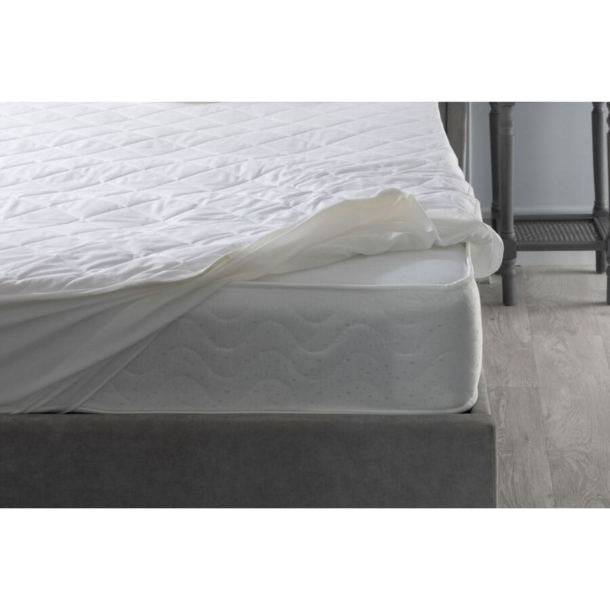 White - Back - Belledorm Hotel Suite Quilted Mattress Protector