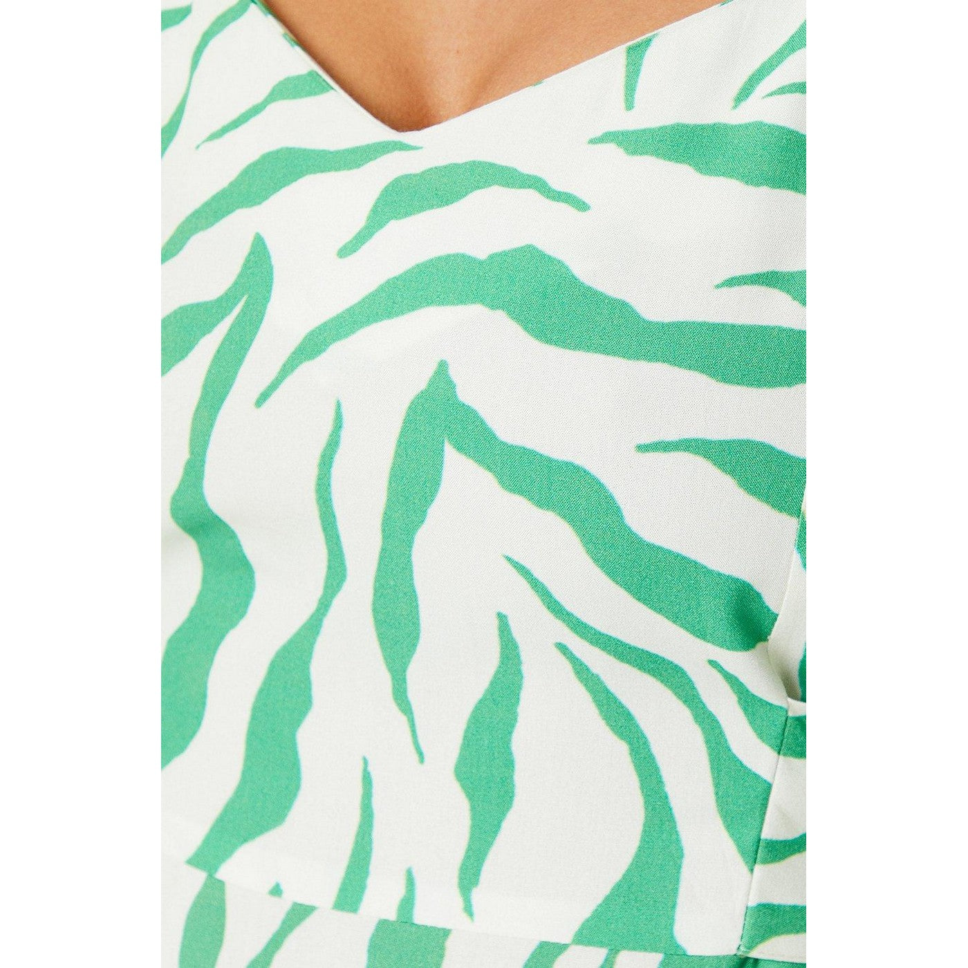 Green - Pack Shot - Dorothy Perkins Womens-Ladies Printed Tie Back Petite Flutter Midi Dress