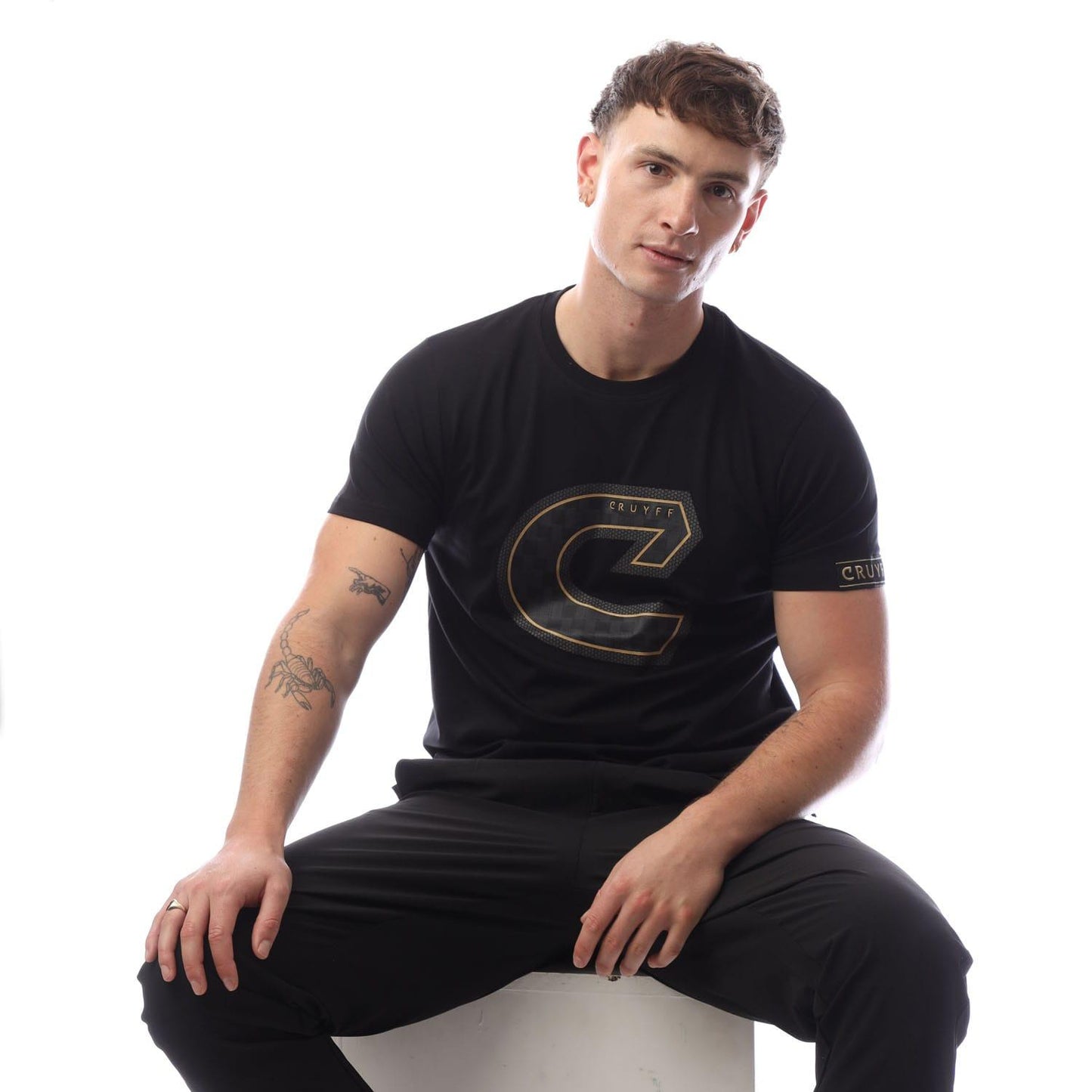 Black-Black-Gold-Gold - Lifestyle - Cruyff Mens Logo Fuzeknit T-Shirt