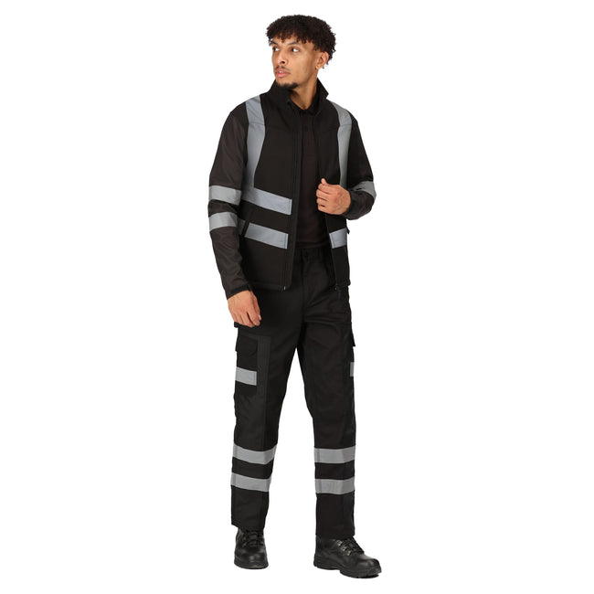 Black - Lifestyle - Regatta Professional Mens Softshell High-Vis Jacket