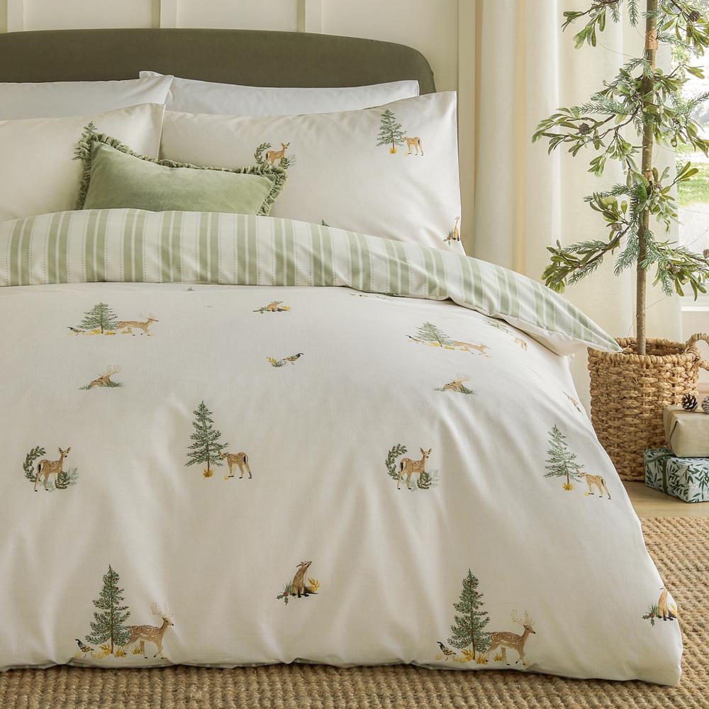 Green-Natural - Close up - Wylder Charlecote Reversible Cotton Printed Duvet Cover Set