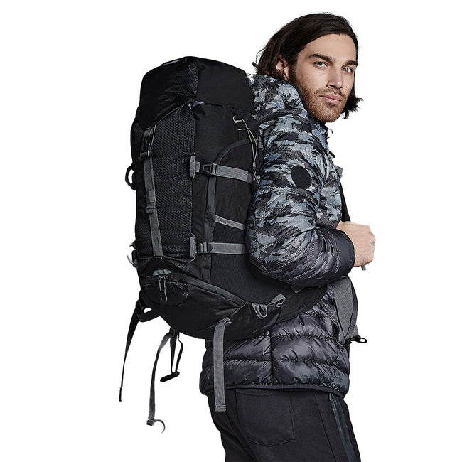Black - Side - Quadra SLX 30L Backpack