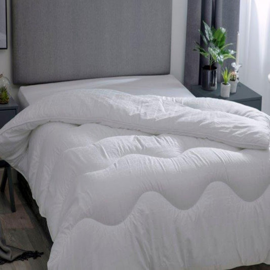 Front - Belledorm Hotel Suite 4.5 Tog Filled Duvet
