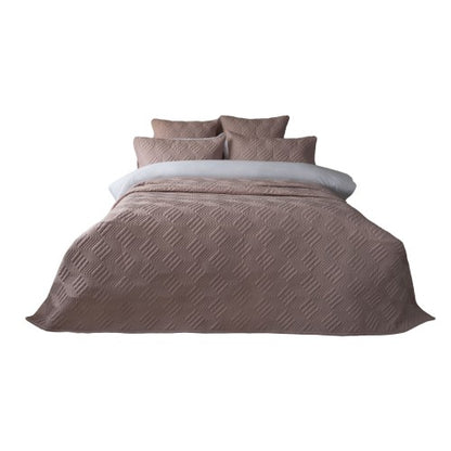 Front - Belledorm Lisbon Chevron Bedspread