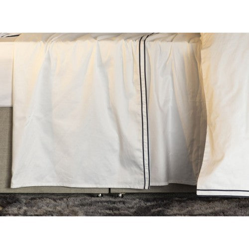 Front - Belledorm Savoy Embroidered Detail Flat Sheet
