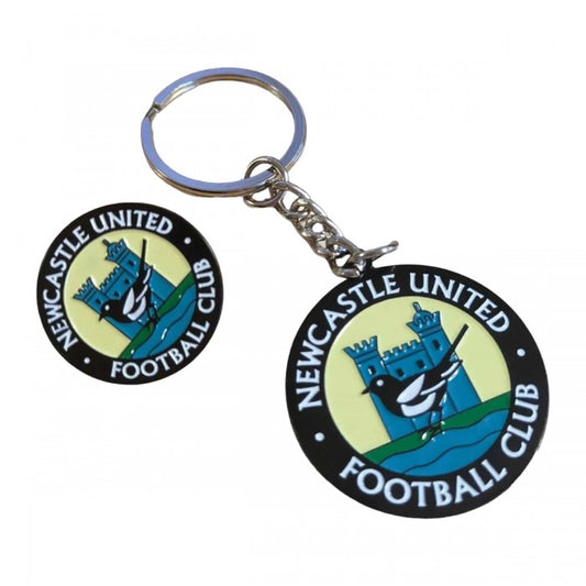 Front - Newcastle United FC Retro Keyring And Badge Set