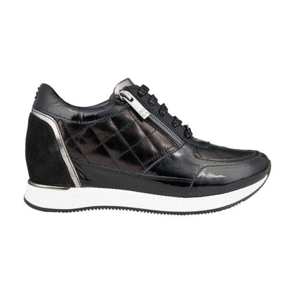Front - Mod Womens/Ladies Quilted Leather Hidden Wedge Trainers