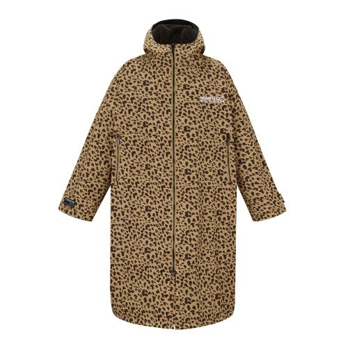 Front - Regatta Unisex Adult Leopard Print Waterproof Reversible Changing Robe
