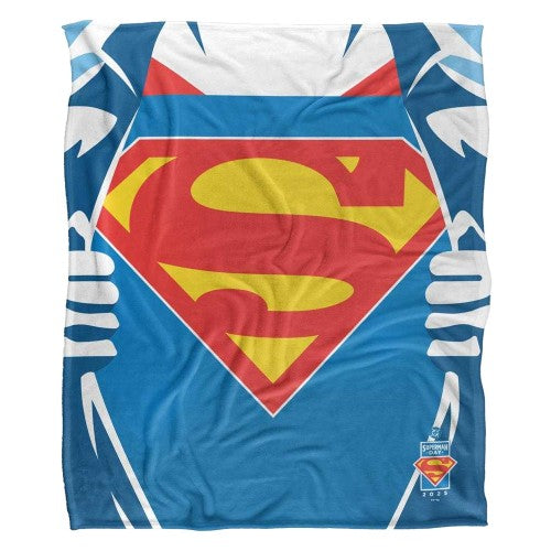 Front - Superman Silky Chest Logo Supersoft Blanket