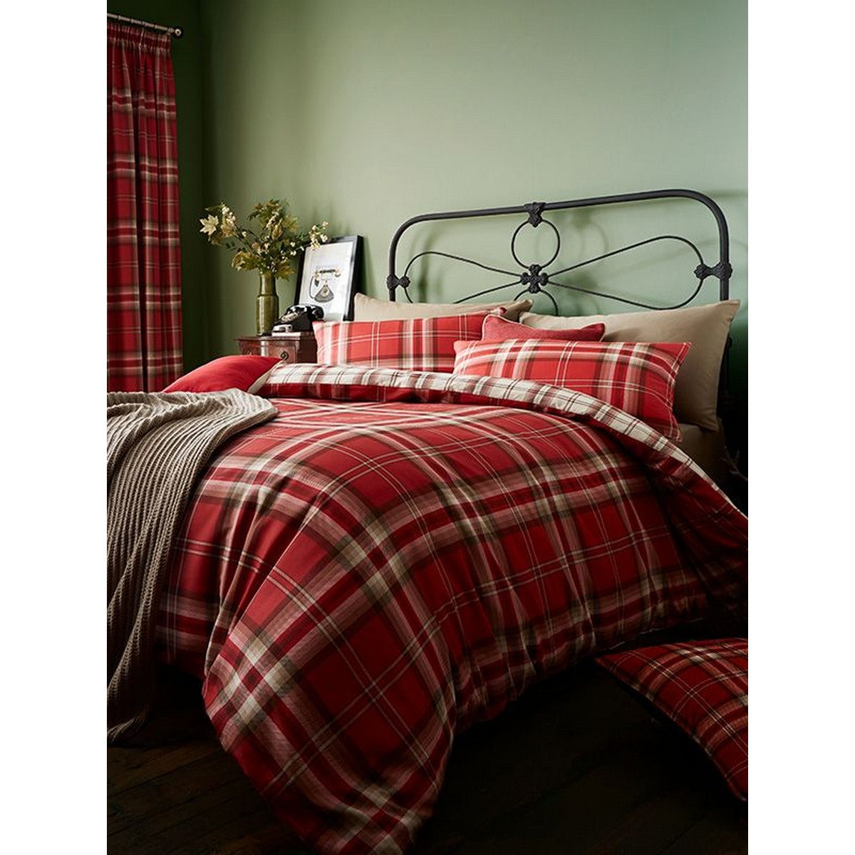 Red-Cream - Front - Catherine Lansfield Kelso Tartan Duvet Cover Set