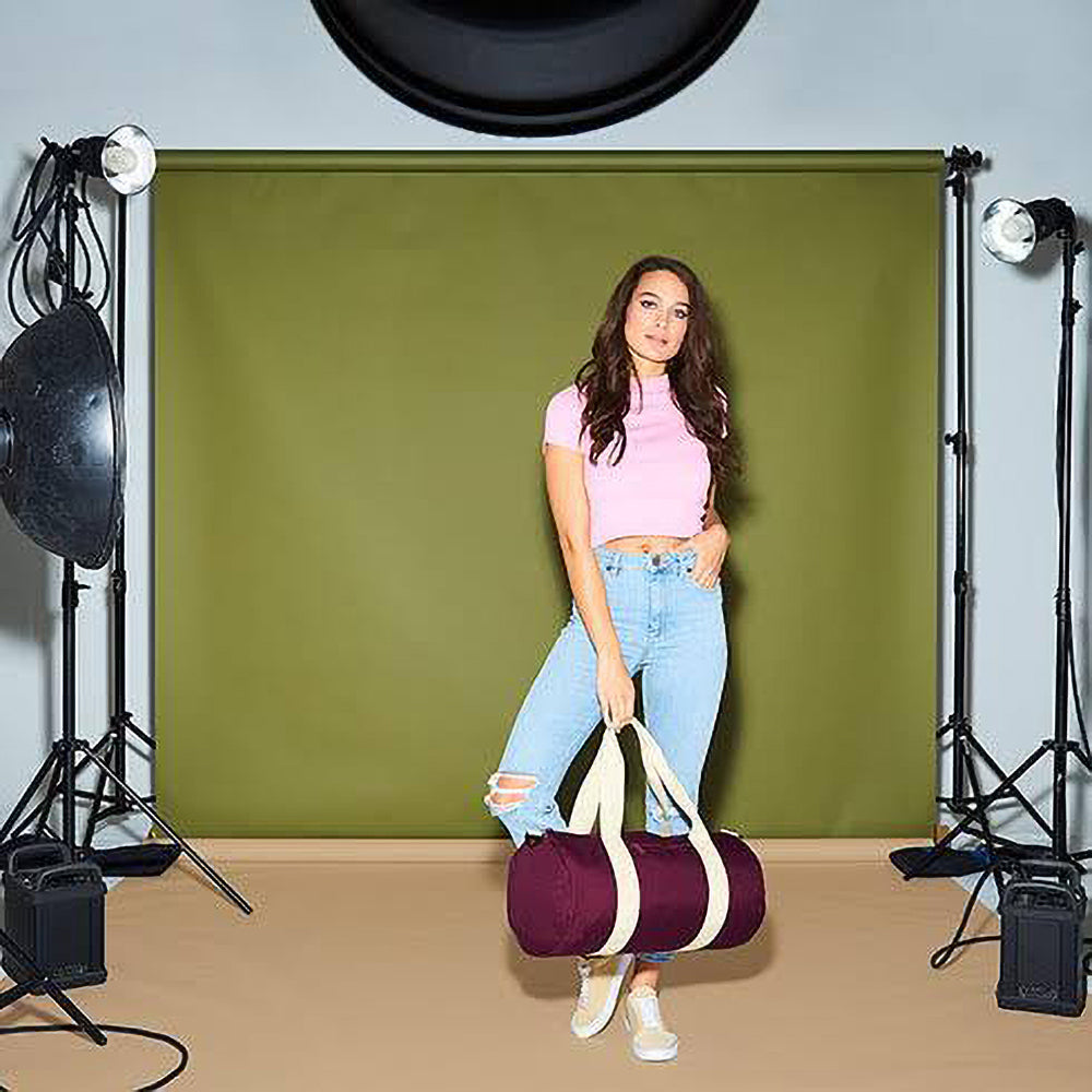 Burgundy-Off White - Pack Shot - Bagbase Plain Varsity Barrel - Duffle Bag (20 Litres)