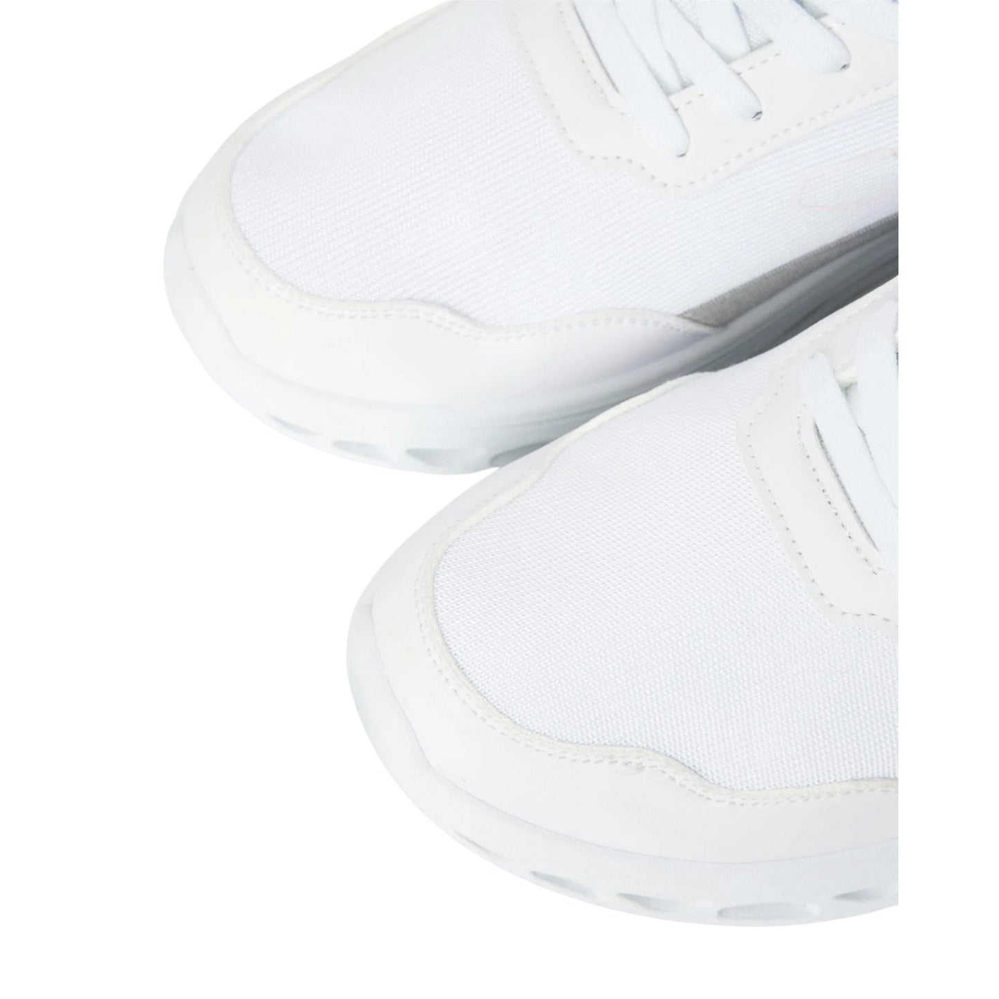 White - Pack Shot - Crosshatch Mens Jesmond Trainers