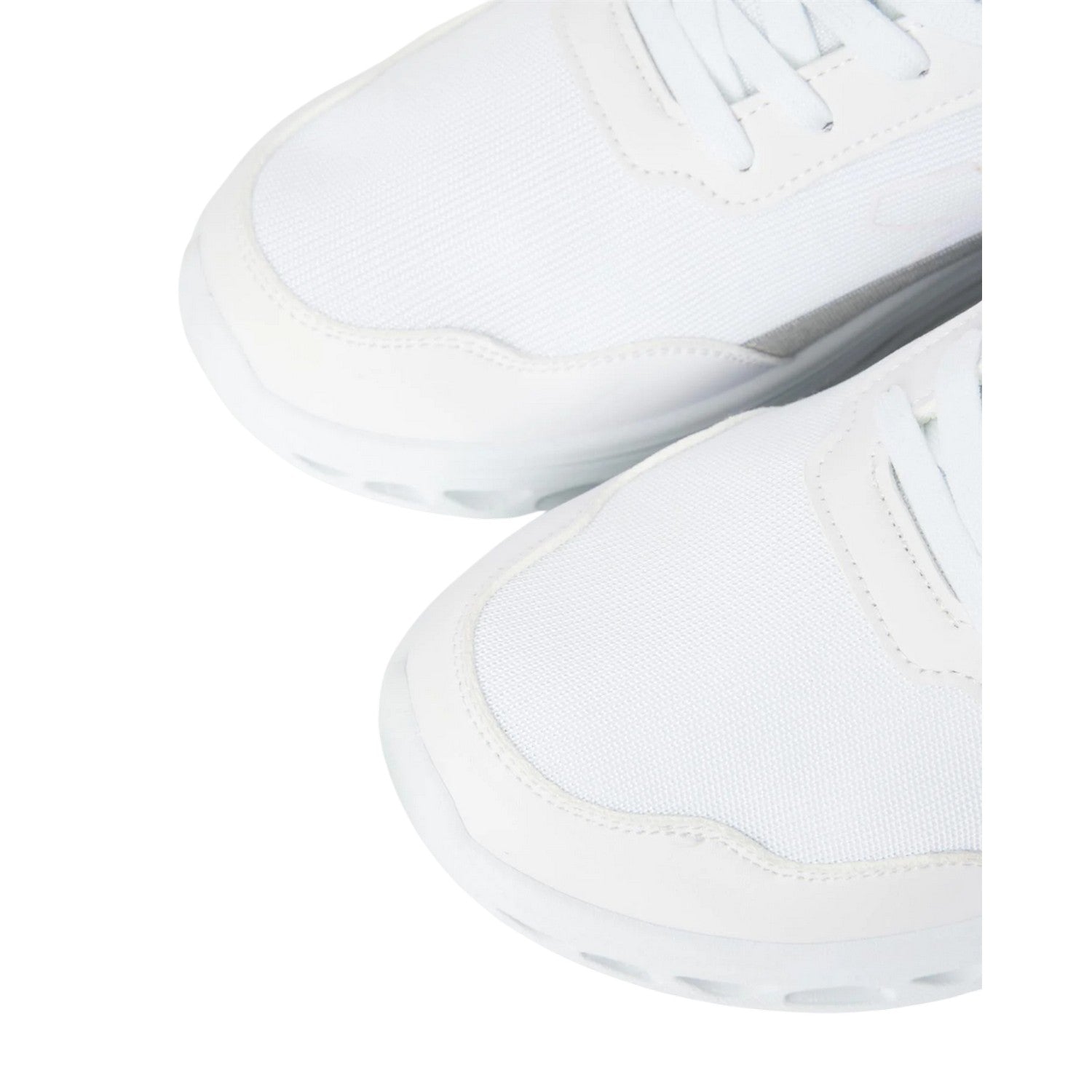 White - Pack Shot - Crosshatch Mens Jesmond Trainers