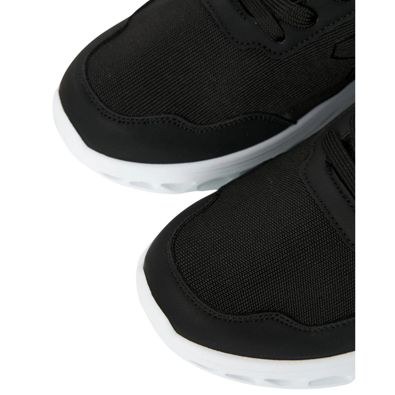 Black-White - Pack Shot - Crosshatch Mens Jesmond Trainers