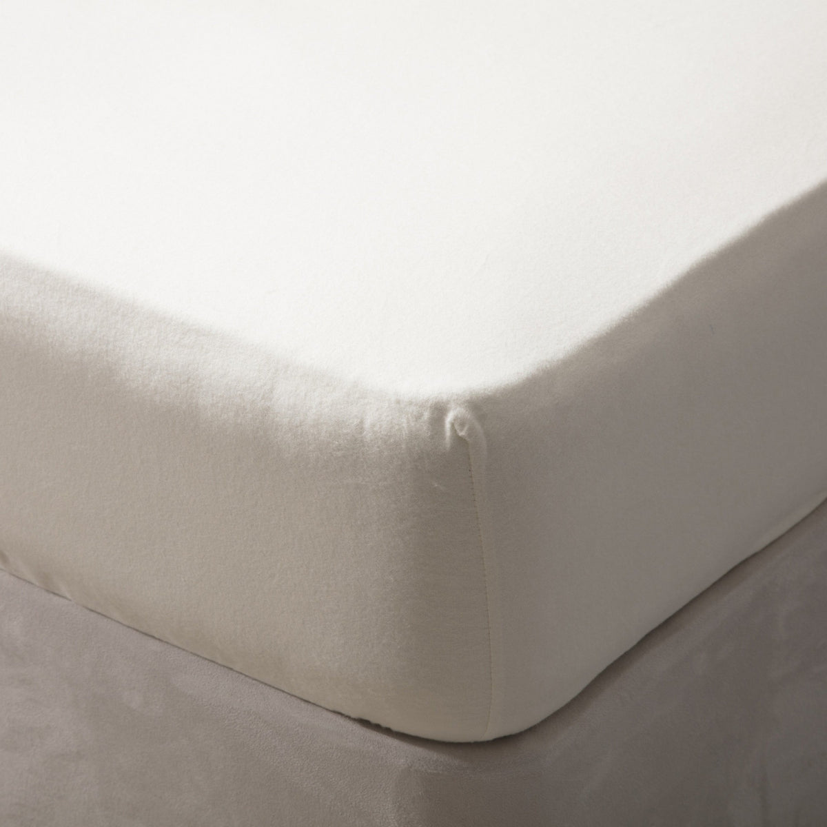 Cream - Back - Belledorm Brushed Cotton Extra Deep Fitted Sheet