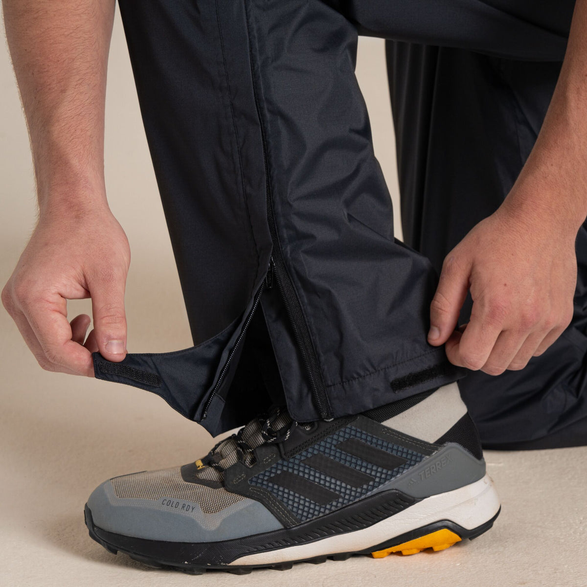 Black - Lifestyle - Craghoppers Unisex Adult Ascent II Waterproof Over Trousers