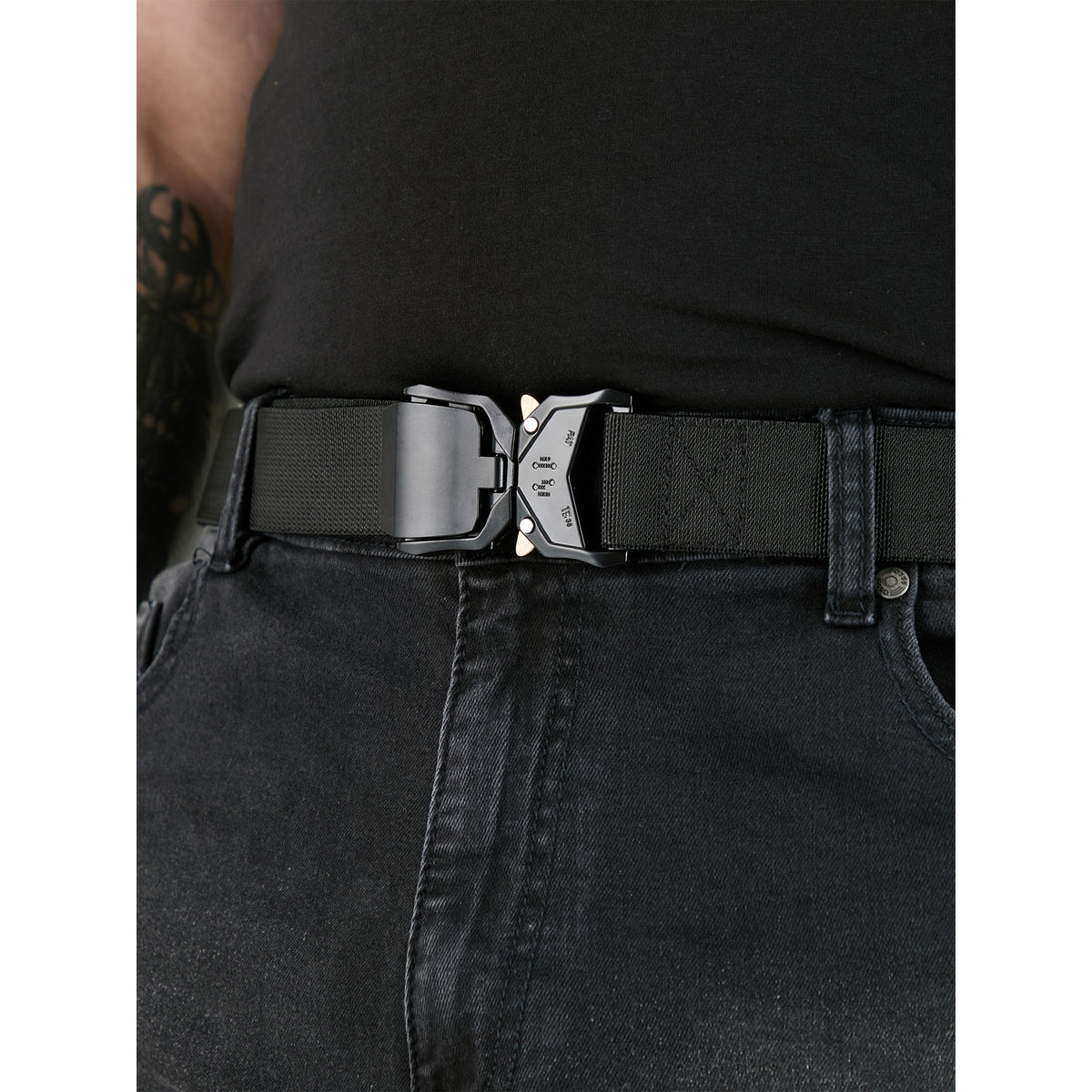 Black - Lifestyle - Duke D555 Dale Webbed Tactical Stretch Belt