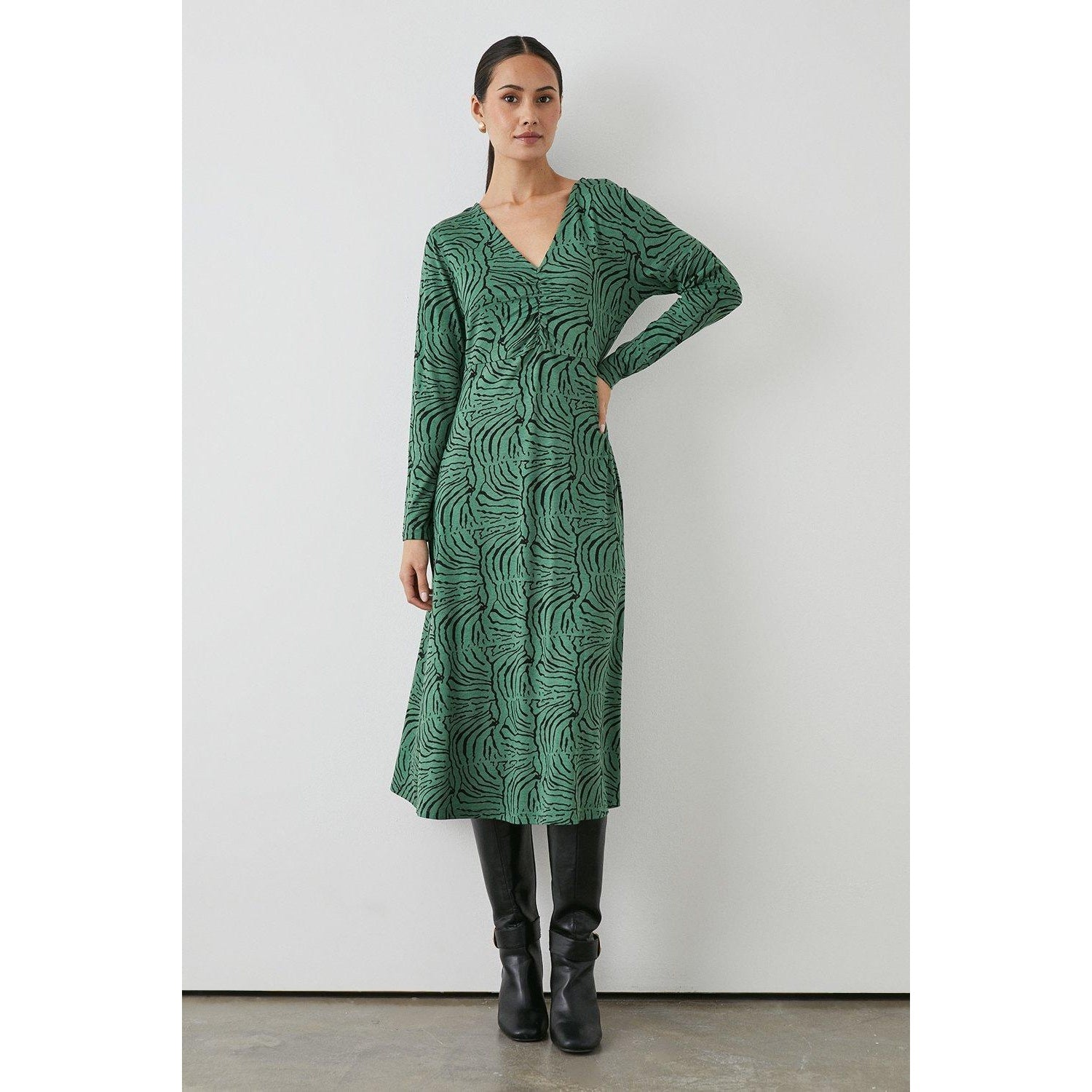 Green - Front - Principles Womens-Ladies Abstract Gathered Front Midi Dress