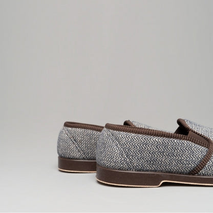 Brown - Close up - GBS Stafford Mens Twin Gusset Slipper - Mens Slippers