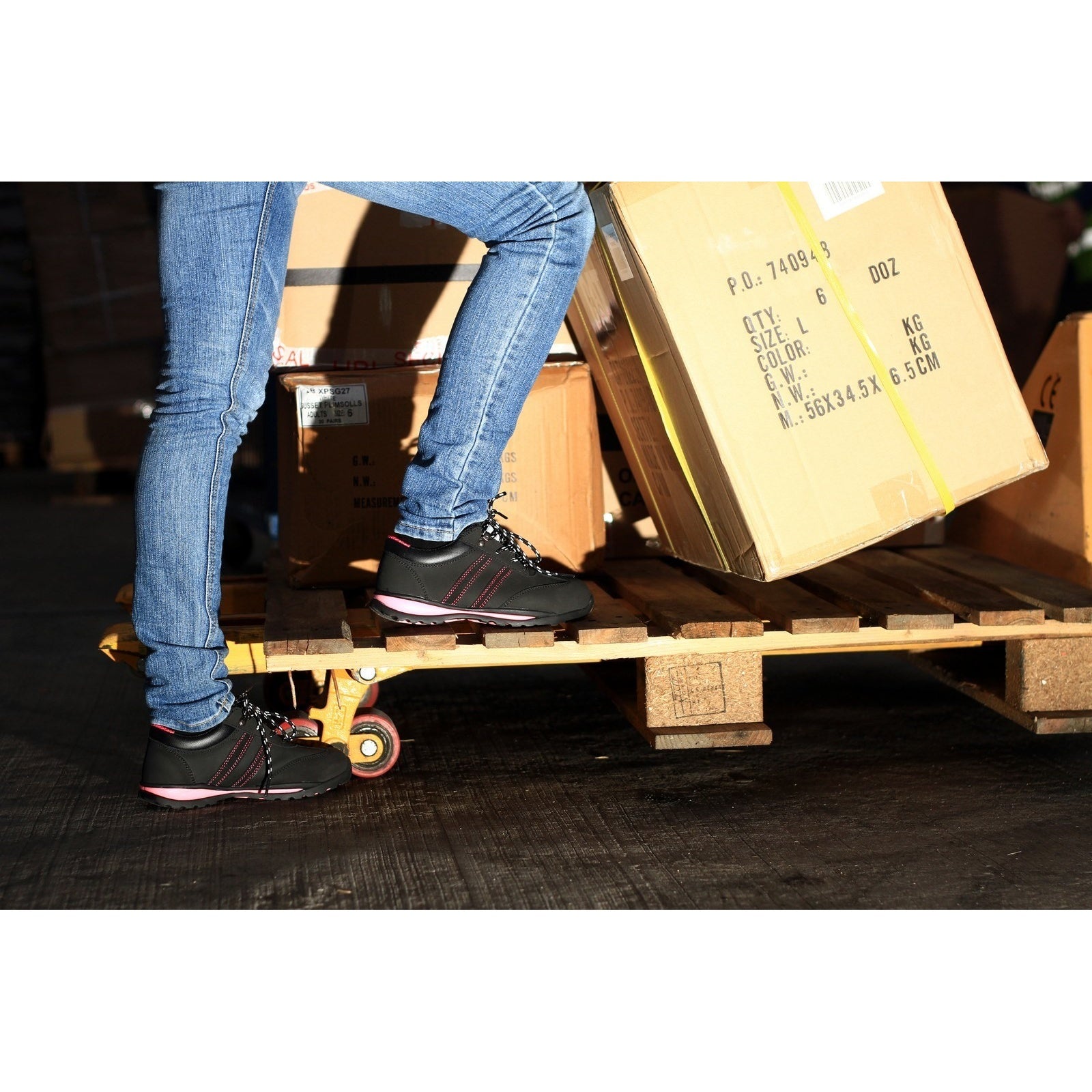 Black - Pack Shot - Amblers Steel FS47 S1-P Trainer - Womens Shoes - Safety Shoes