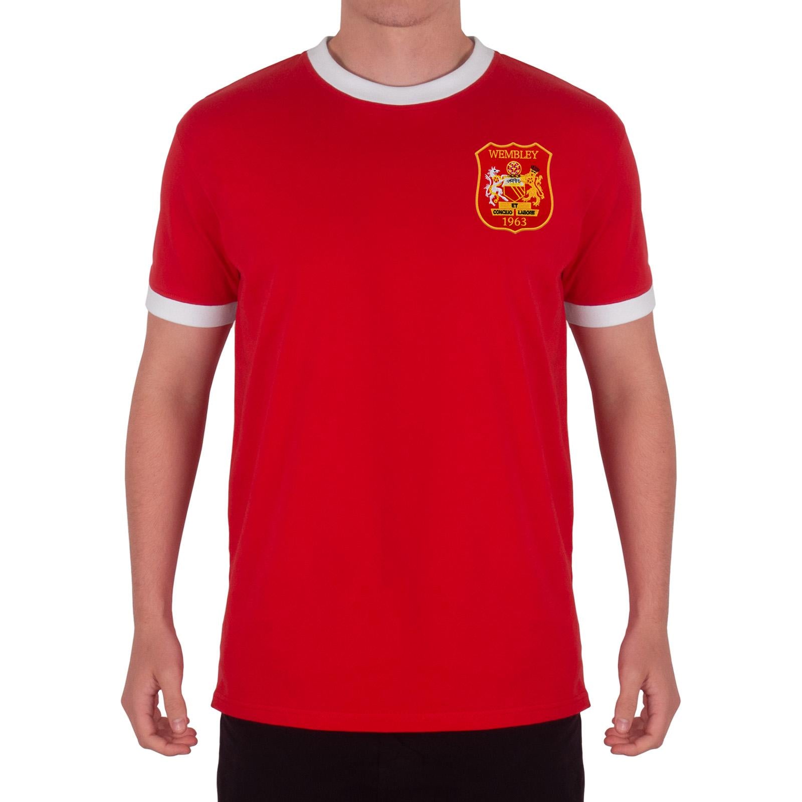 Red - Pack Shot - Fan Originals Mens United Wembley 1958 Crest Polyester T-Shirt