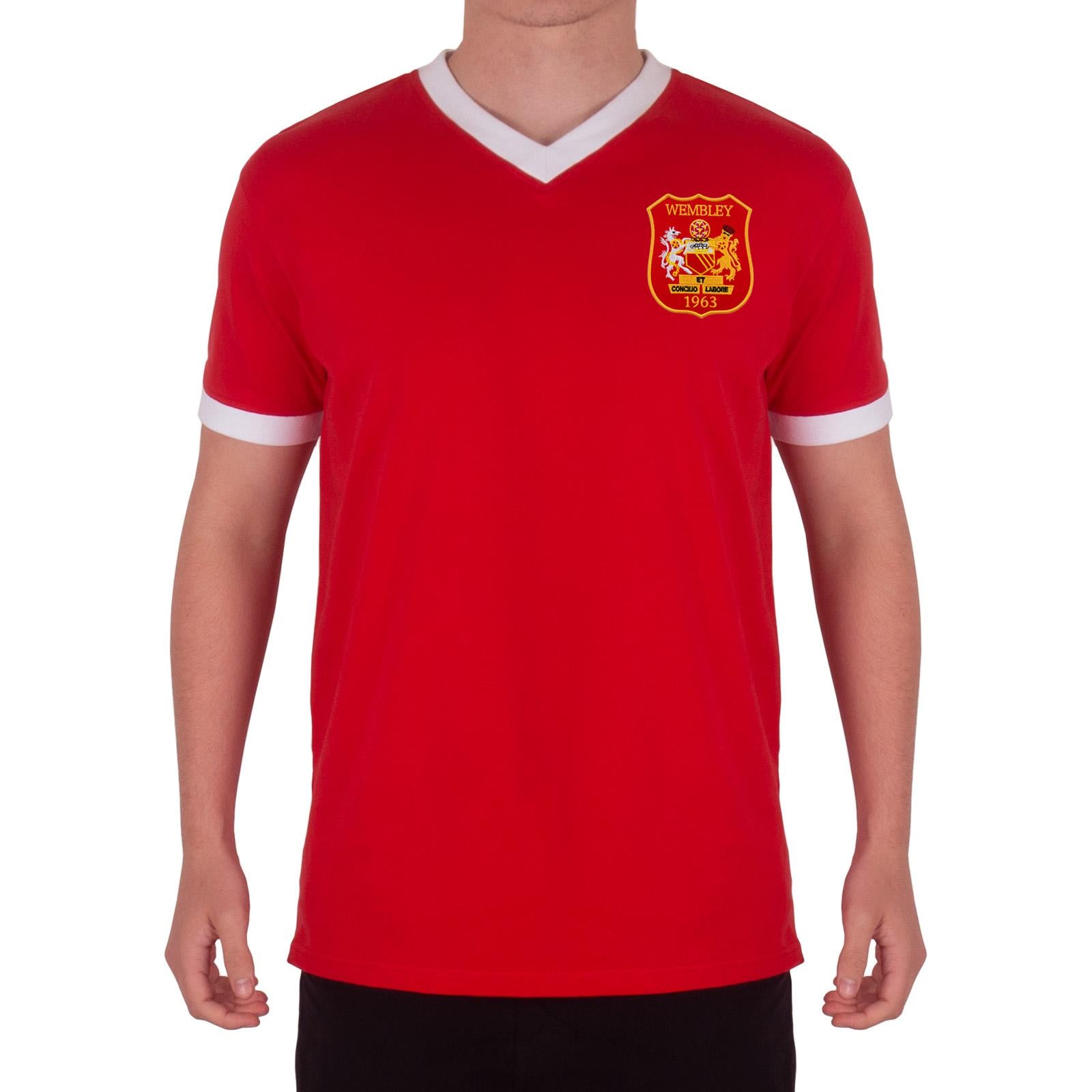 Red - Pack Shot - Fan Originals Mens United Wembley 1958 Retro V Neck T-Shirt