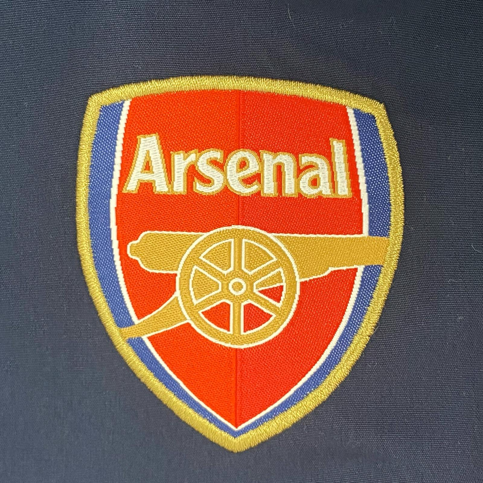 Navy-Red - Close up - Arsenal FC Mens Crest Two Tone Tracksuit