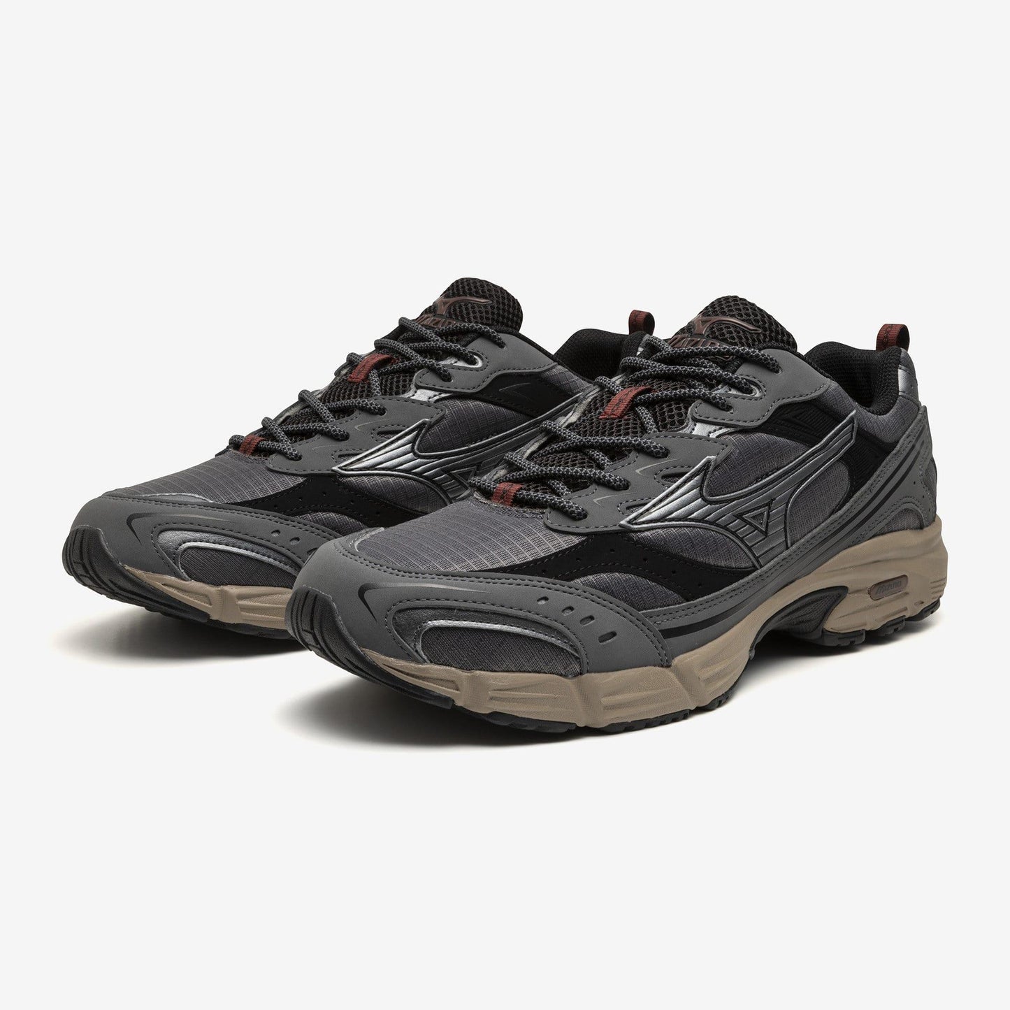 Iron Gate-Silver-Syrah - Pack Shot - Mizuno Mens MXR Colour Block Trainers