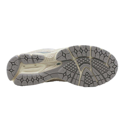 Beige-Grey - Pack Shot - New Balance Unisex Adult 2002 Runners Suede Trainers