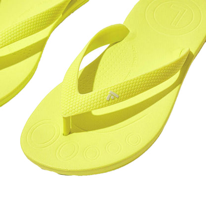 Yellow - Lifestyle - FitFlop Girls Ergonomic iQushion Flip Flops
