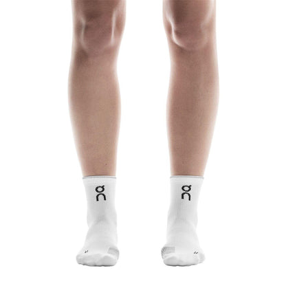 White - Lifestyle - On Running Unisex Adult Quarter Socks