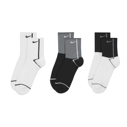 Grey-Black-White - Pack Shot - Nike Unisex Adult Plus Trainer Socks (Pack of 3)