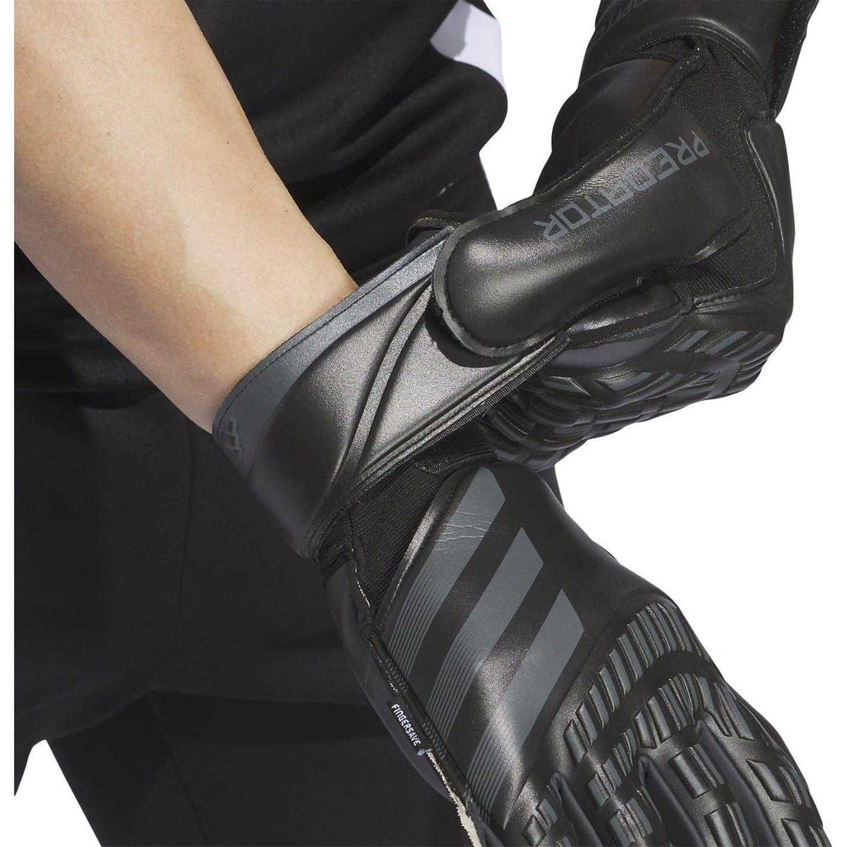 Black - Pack Shot - Adidas Unisex Adult Predator Match Fingersave Goalkeeper Gloves
