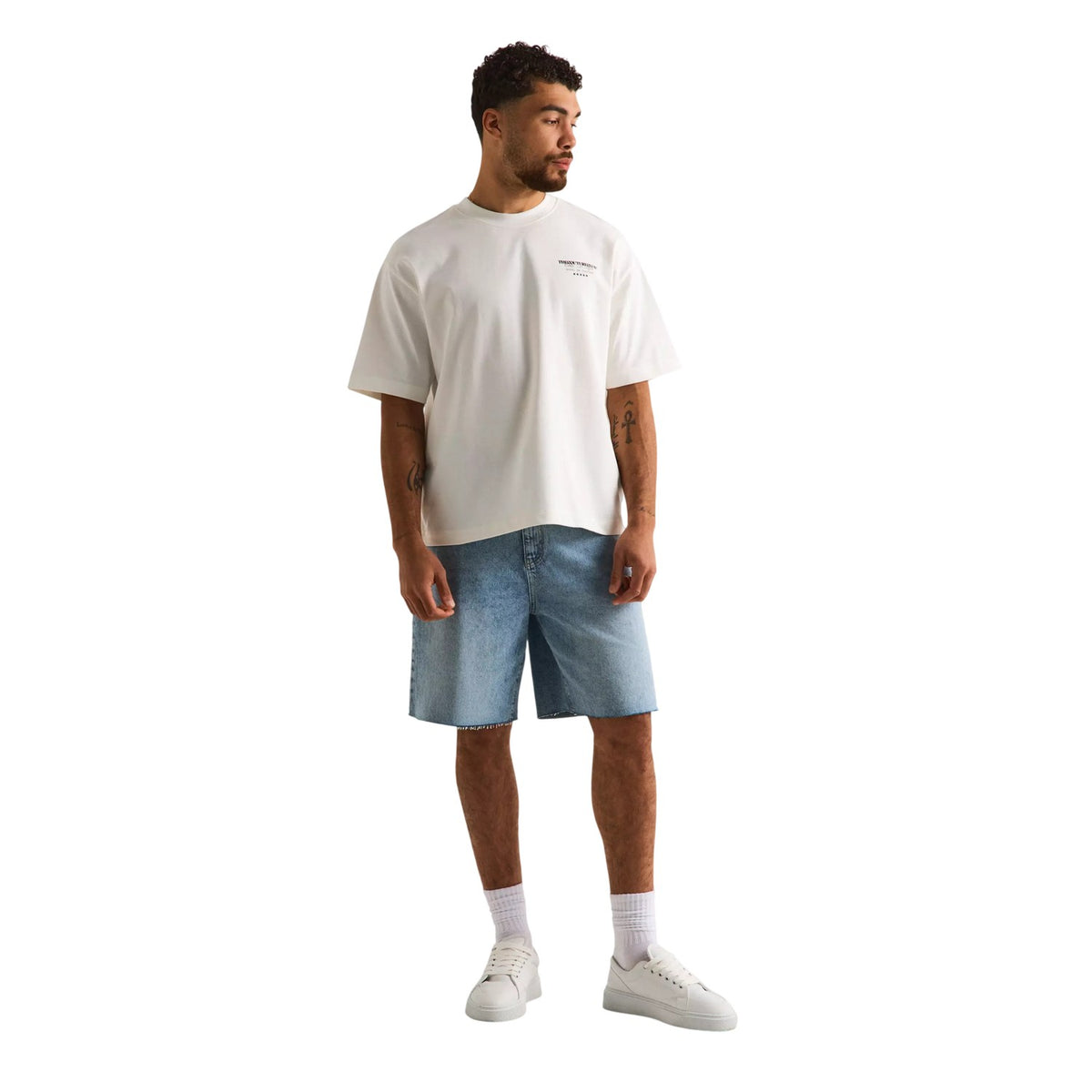 Off White - Close up - Couture Club Mens Oversized T-Shirt