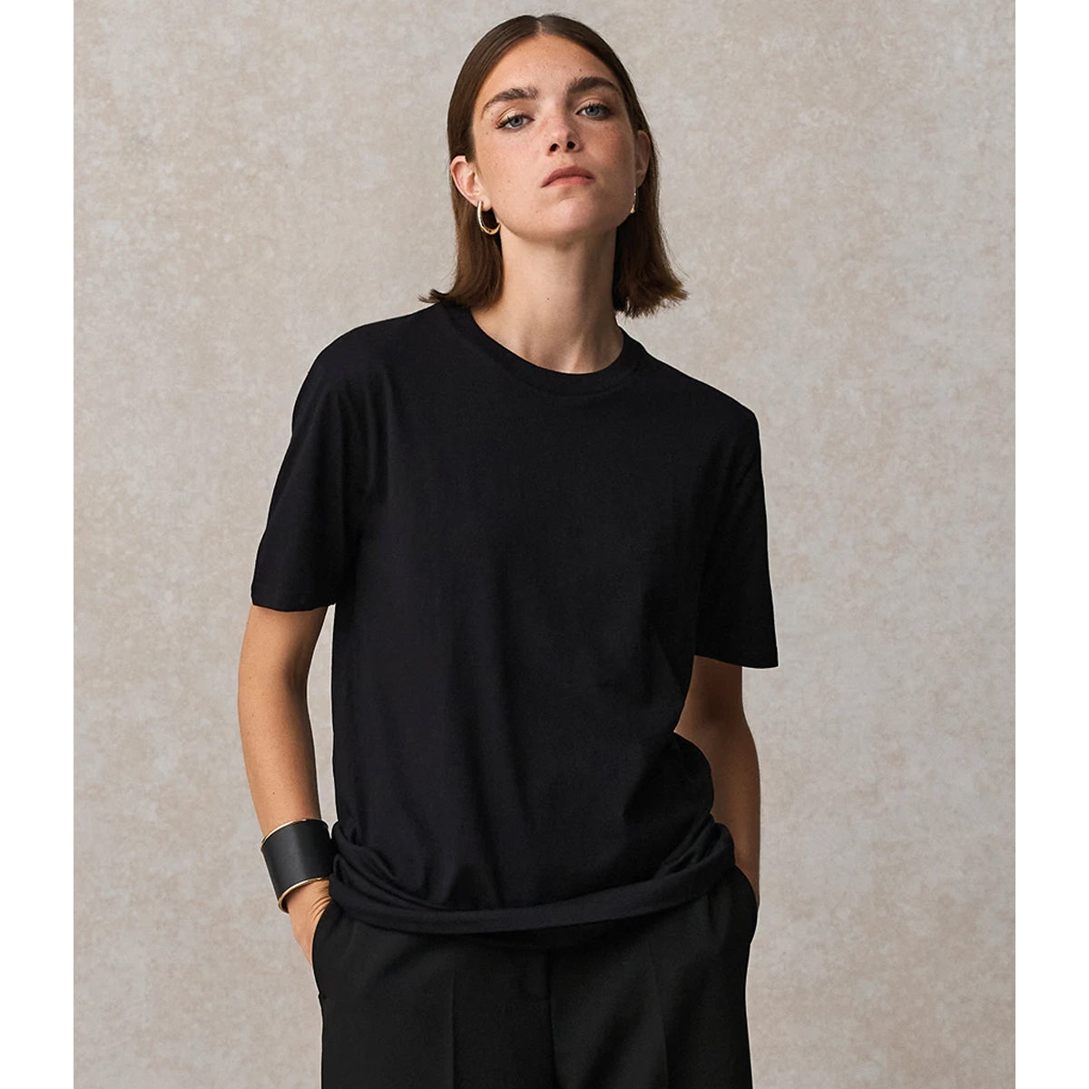 Deep Black - Pack Shot - SOLS Unisex Adult Lyam T-Shirt