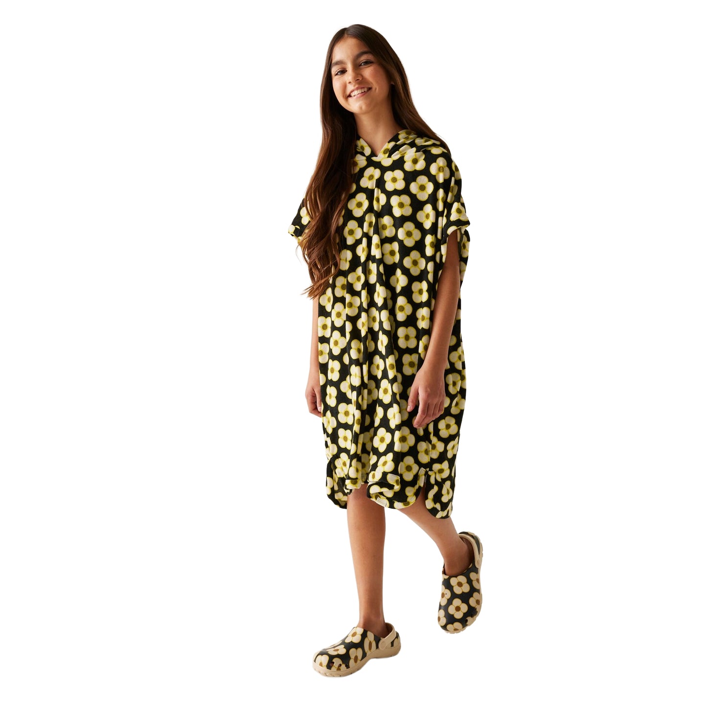 Black - Lifestyle - Regatta Girls Orla Kiely Spinning Flower Towelling Robe