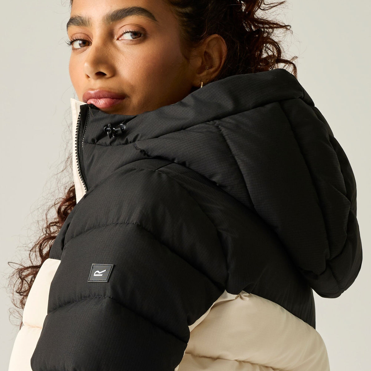 Light Vanilla-Black - Close up - Regatta Womens-Ladies Aldthorn Quilted Jacket