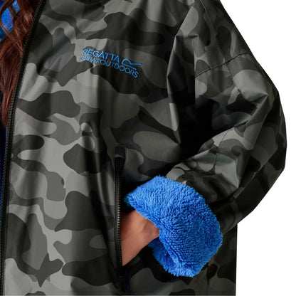 Grey-Sonic Blue - Lifestyle - Regatta Unisex Adult Camo Waterproof Changing Robe