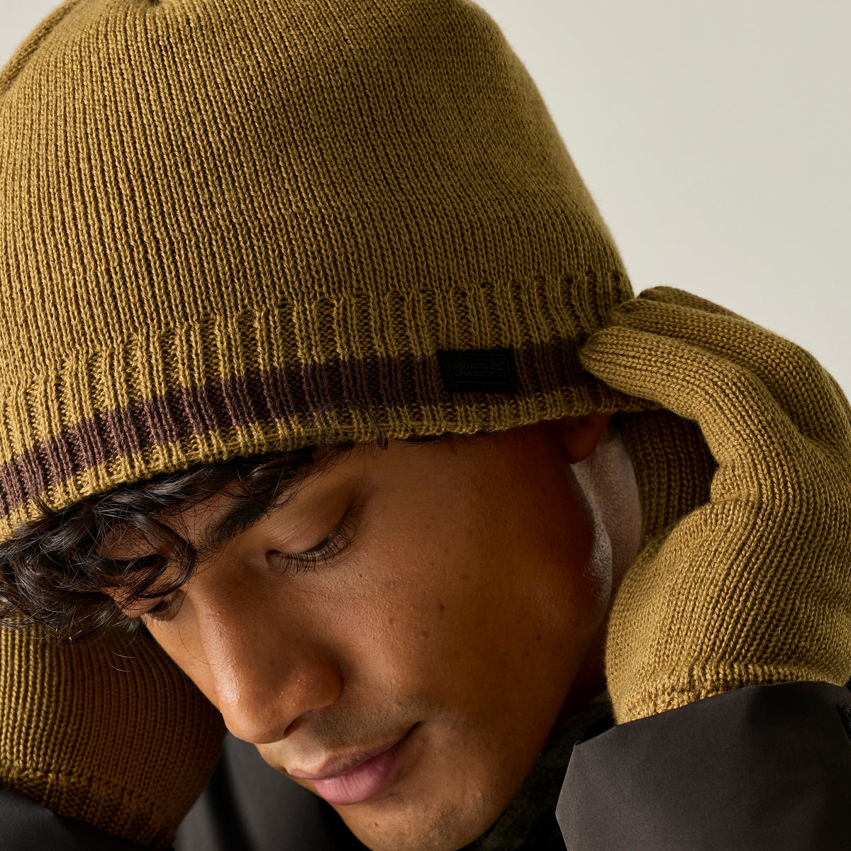 Wood Brown-Coffee Grounds - Close up - Regatta Mens Balton IV Beanie