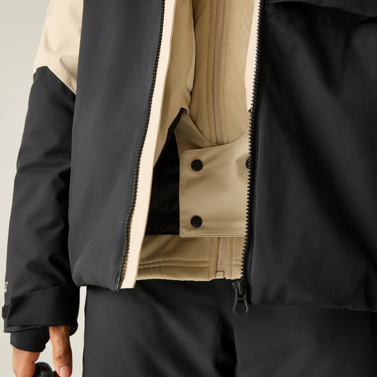 White Pepper-Black - Close up - Dare 2B Mens Halfpipe IV Colour Block Ski Jacket