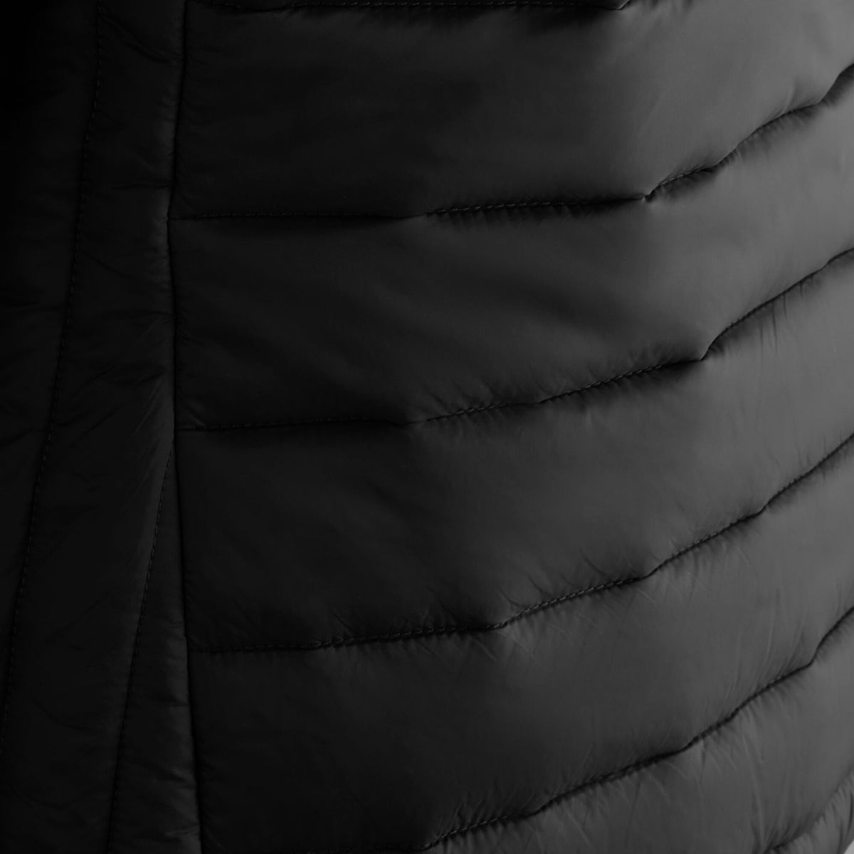 Black - Lifestyle - Regatta Womens-Ladies Loft Lite Baffled Hybrid Jacket