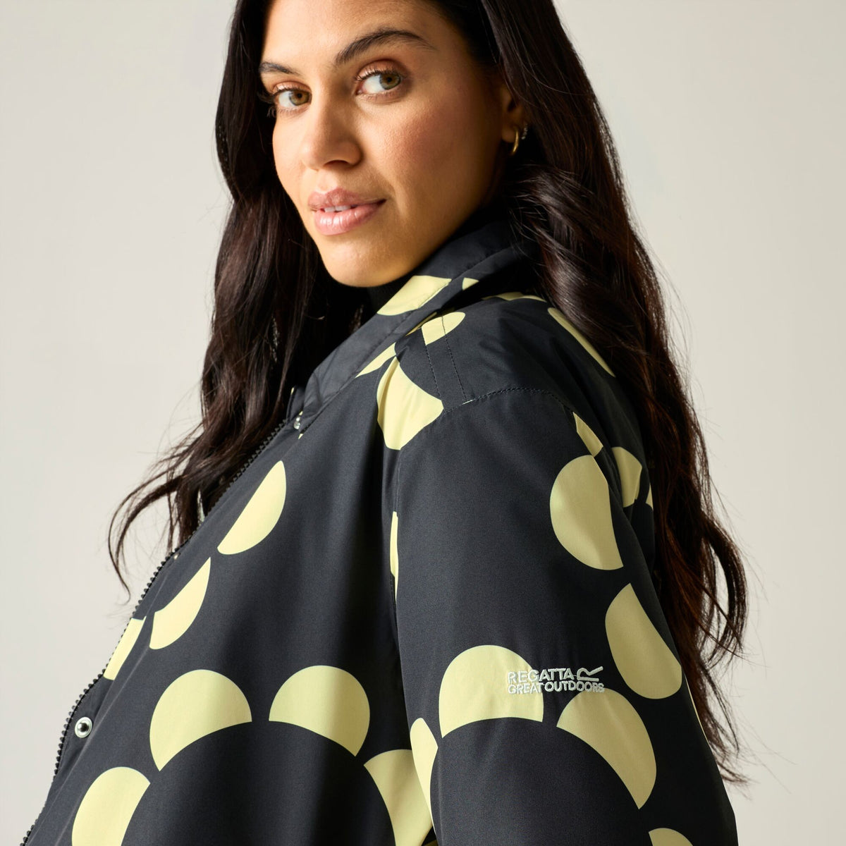 Black - Lifestyle - Regatta Womens-Ladies Orla Mac Daisy Hoop Waterproof Jacket