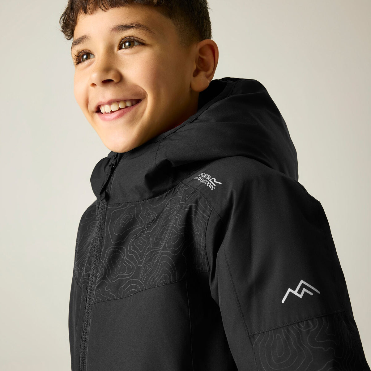 Black - Lifestyle - Regatta Childrens-Kids Illuma Reflective Waterproof Insulated Jacket