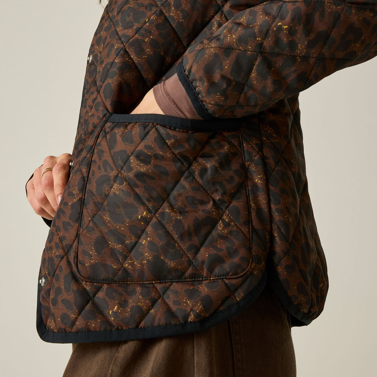 Dark Brown-Black - Close up - Regatta Womens-Ladies Maia Leopard Print Quilted Jacket
