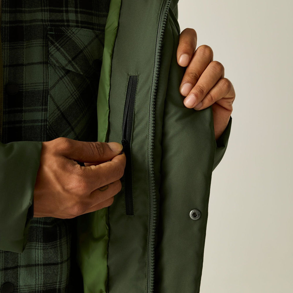 Dark Khaki-Nephrite Green - Close up - Regatta Mens Marek Longline Hybrid Jacket