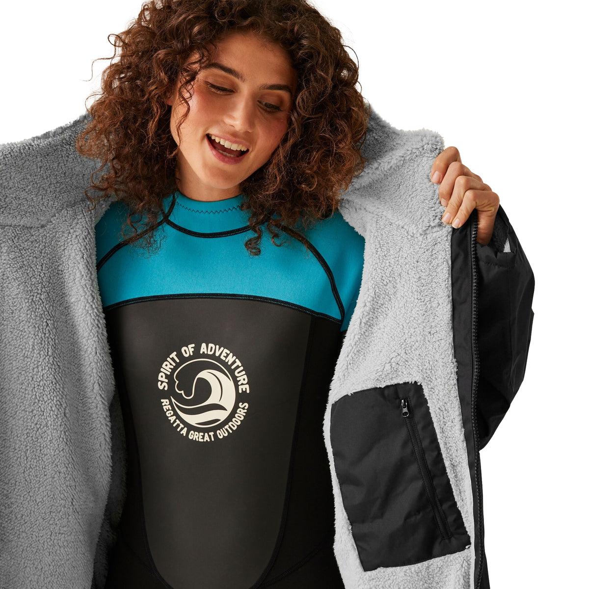 Black - Lifestyle - Regatta Unisex Adult Waterproof Fleece Lined Changing Robe