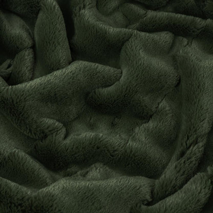 Pine - Close up - Riva Home Empress Faux Fur Throw