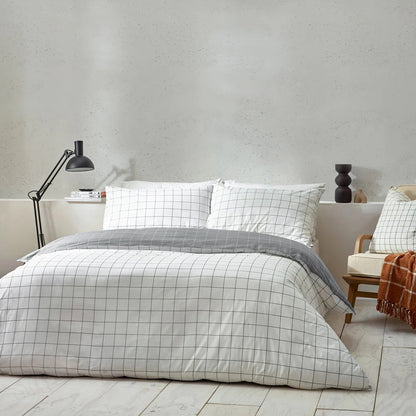 White-Black - Front - Yard Howarth Reversible Checked Duvet Cover Set