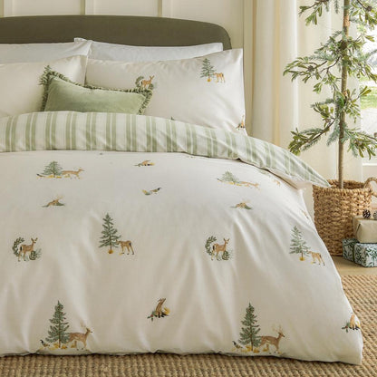 Green-Natural - Close up - Wylder Charlecote Reversible Cotton Printed Duvet Cover Set